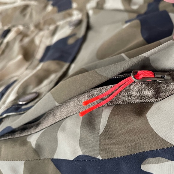 Women’s Holden Camo Ski/Snowboard Jacket - Picture 7 of 7